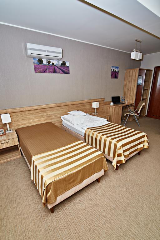 Hotel Ted Radomsko Extérieur photo